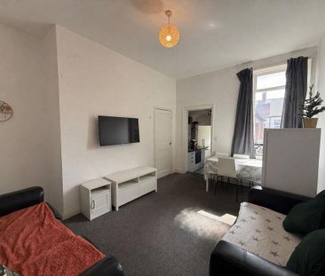 1 bedroom in a flat share to rent - Photo 4