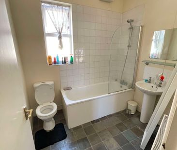 Meriden Street Room 4 - Photo 5