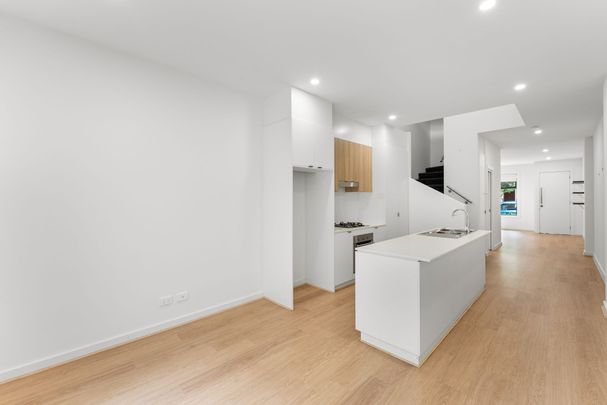 Extra Large Designer Style 3 Storey Terrace Home - Photo 1