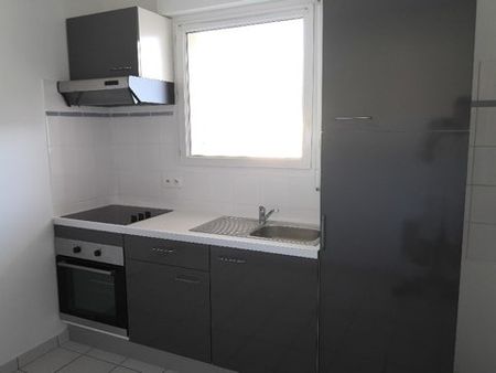Location Maison 4 pièces 76m² DISSAY 86130 - Photo 2