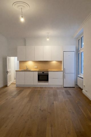 Charmante Altbauwohnung mit Einbauküche und Balkon in der Uhlandstraße - Photo 5