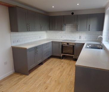 2 bedroom semi-detached house to rent - Photo 4