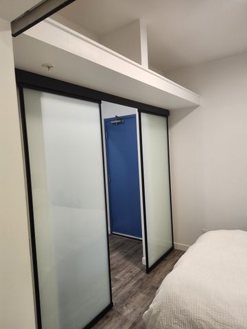 Furnished Bedroom near OC - Photo 5