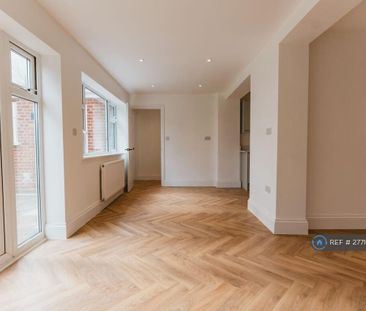 4 bedroom detached house to rent - Photo 3