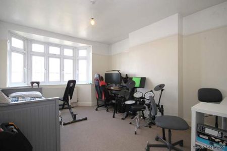 3 bedroom property to rent in London - Photo 5