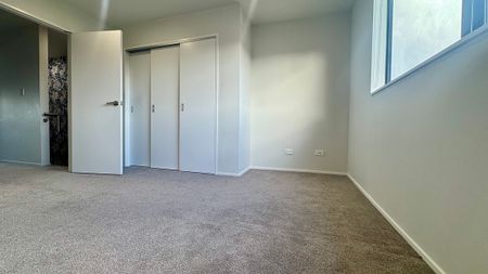 Modern, Comfortable home Te Atatu South. - Photo 5