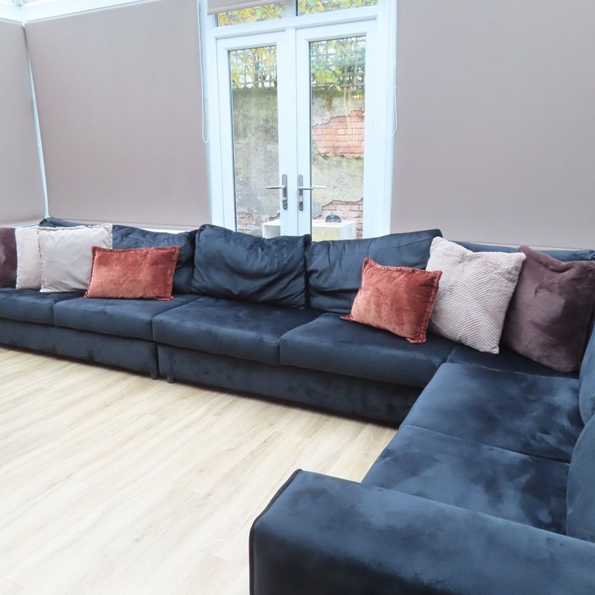 8 Bed Bungalow, Harlaxton Drive, NG7 - Photo 1