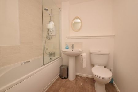 2 bedroom flat to rent - Photo 2