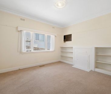 51 Spruzen Avenue, Kew East VIC 3102 - Photo 3