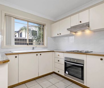 Immaculate 3 bedroom townhouse - Photo 3