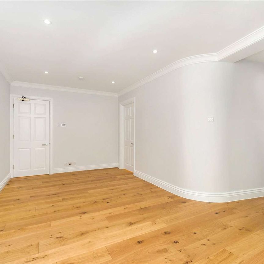 Modern one bedroom apartment situated on lower ground floor close to Marylebone High Street - Photo 1