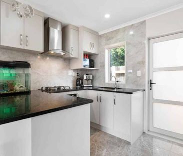 Modern 3 brm with 2 bathrooms - Photo 2
