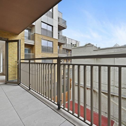 Caroline Street, Limehouse, E1 - Photo 1