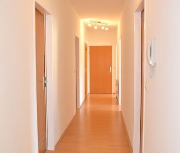 Wr. Neustadt zentrale Lage – sehr gepflegte, lichtdurchflutete 3-Zi... - Foto 4