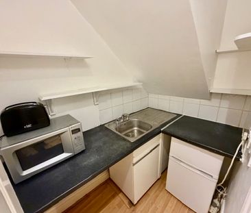 Studio Flat, Elsham Road, W14 - Photo 2
