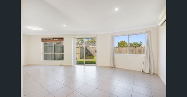 MODERN TWO-BEDROOM TOWNHOUSE WITH OFFICE NEAR CBD - Photo 1