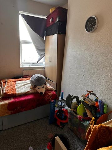 3 Bed Terraced House, Devonshire Close, E15 - Photo 5