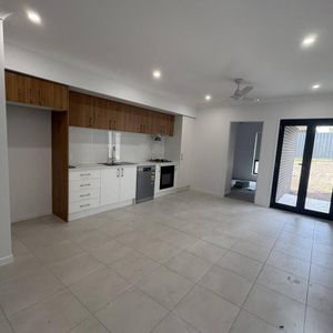 BRAND NEW 2-BEDROOM UNIT!! - Photo 3