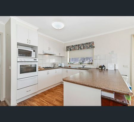 10/14 Butts Road, Eaglehawk, Vic 3556 - Photo 2
