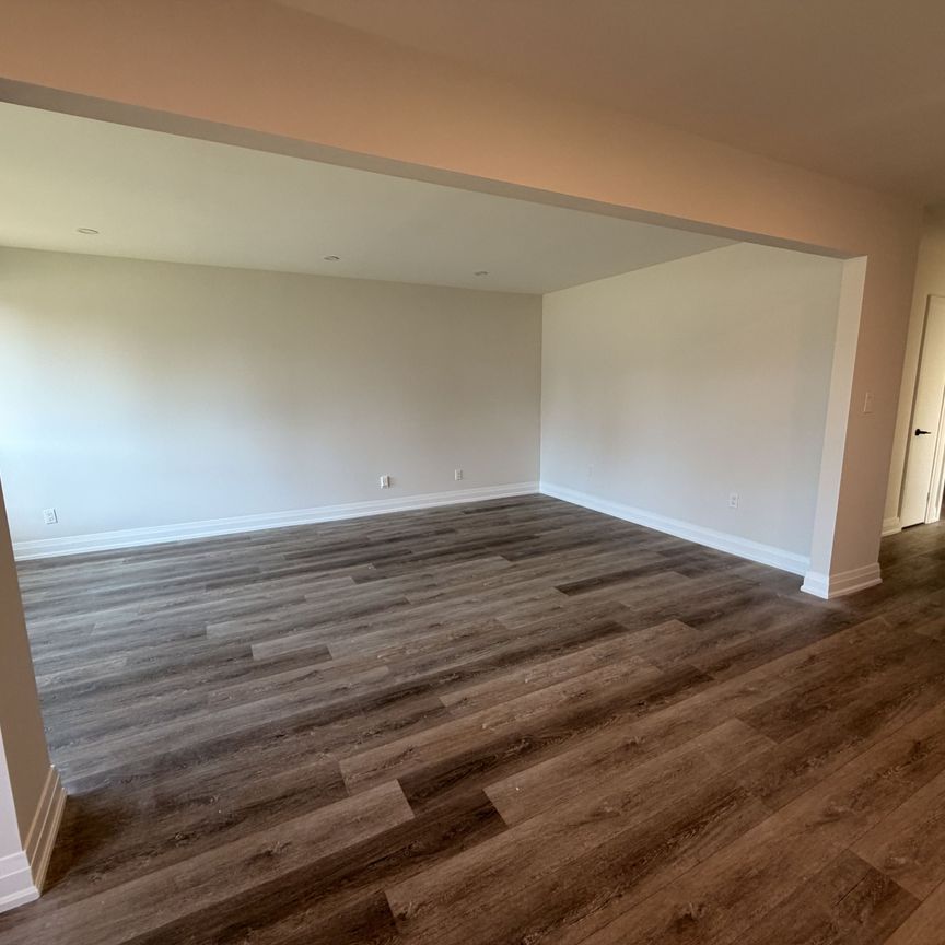 For Lease - 653 Athol Street Unit# Main, Oshawa, Ontario - Photo 1