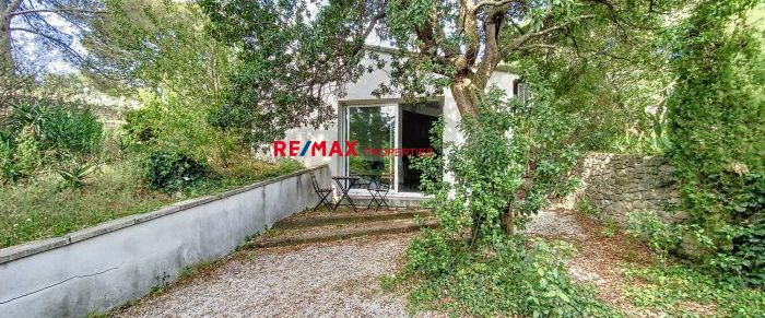 NIMES CASTANET : Maison de type 2 avec terrasse et stationnement - Photo 1
