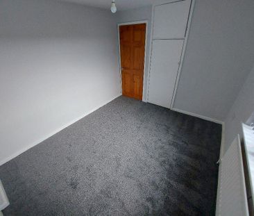 2 bedroom semi-detached house to rent - Photo 4