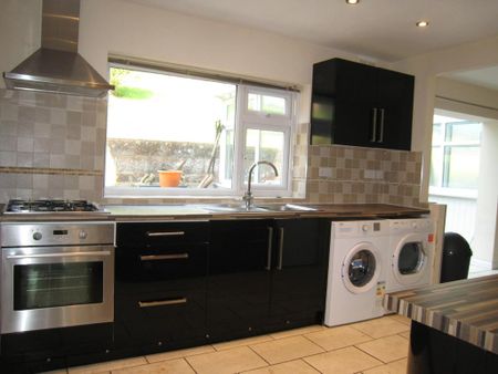 4 bedroom terraced house to rent - Photo 3