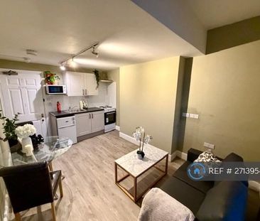 Studio to rent - Photo 2