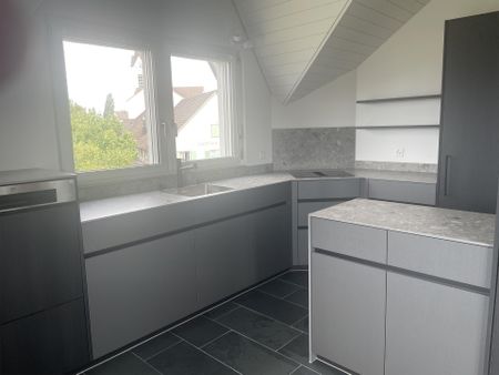Zentral gelegene 4 1/2 Zimmer Dachwohnung mit wunderschönem Ausblick - Foto 3