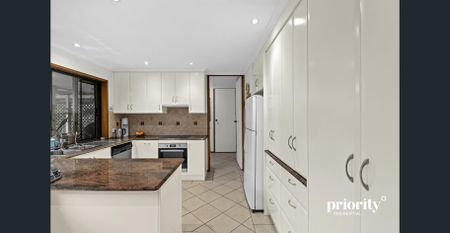 Immaculate Family Home in Prestigious Aspley Grove - Photo 3