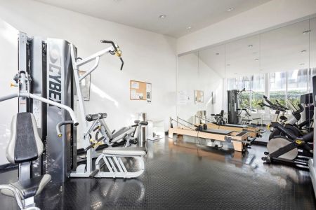 Spacious, Bright and Perfectly Positioned Apartment! - Photo 4