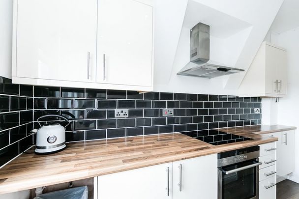 A Hartley Avenue, Woodhouse, Leeds - Photo 1