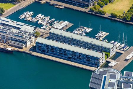 Luxury Harbourfront Living with Unrivaled City Views - Photo 3
