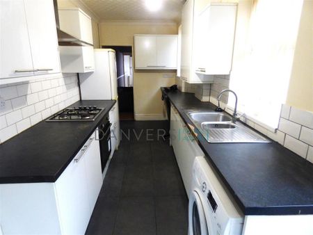 4 bedroom terraced house to rent - Photo 5