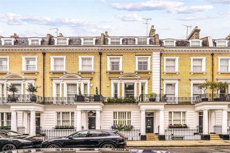 A beautiful family home set over five floors of a period building in South Kensington. - Photo 5