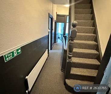 1 bedroom in a flat share to rent - Photo 4