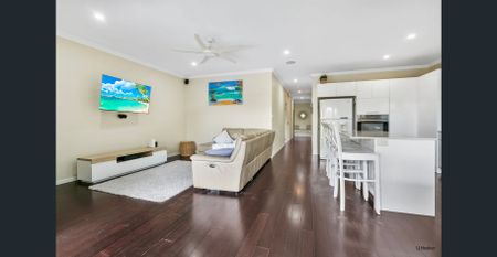 Five Bedroom + Study Fully Furnished Coastal Home – 6 Month Lease available - Photo 3