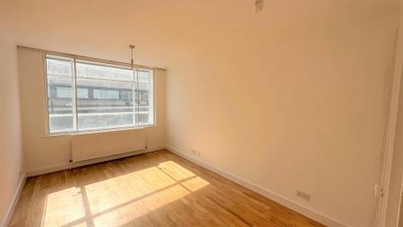 3 bedroom flat to rent - Photo 3