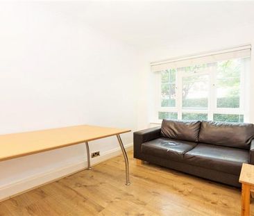 2 Bedroom, 1 bath, 1 reception Flat - Photo 1