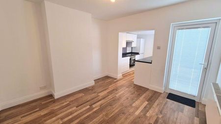 2 bedroom detached house to rent - Photo 4