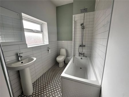 2 bedroom end of terrace house to rent - Photo 5