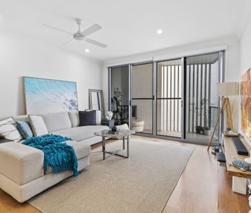 Elegant Waterfront Townhouse in the Heart of Emerald Lakes - Photo 6