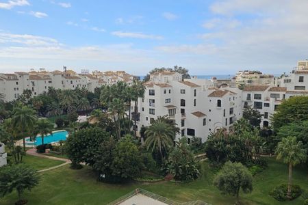 2 Bedroom Apartment For Rent in Puerto Banús, Málaga - Photo 4