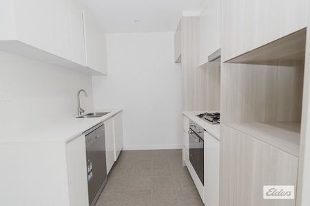 Luxurious Three Bedroom Apartment In In Prime Location - Photo 5