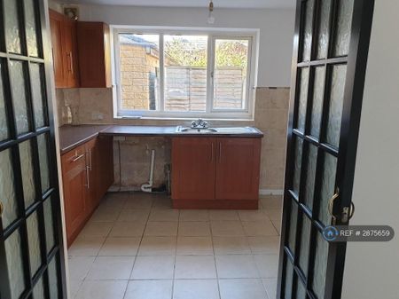 2 bedroom terraced house to rent - Photo 3