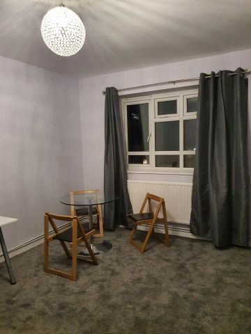 3 Bed Flat, Babington House, SE1 - Photo 2