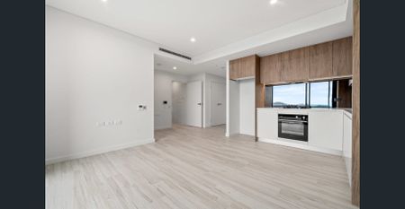 Stunning Designer Apartment with Panoramic City Views - Photo 2