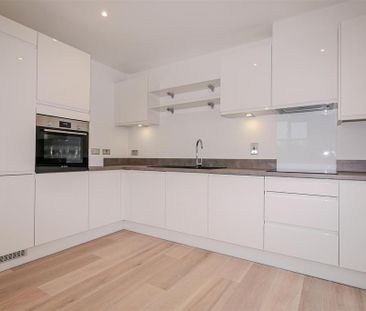 3 bedroom semi-detached house to rent - Photo 6