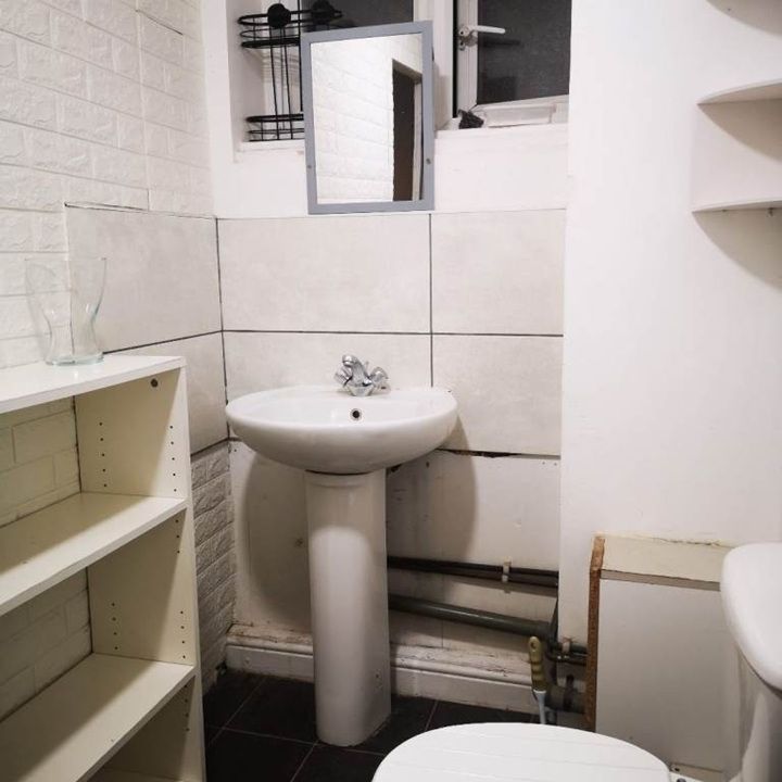 Room in a Shared House, Brooks Road, E13 - Photo 1