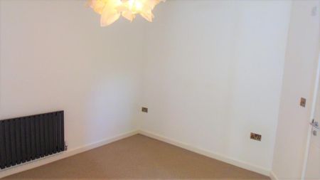 2 bedroom ground floor flat to rent - Photo 4